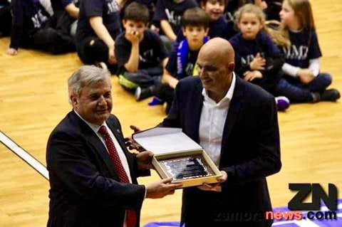 entrega-de-placa-conmmemorativa-roman-rodriguez-casas