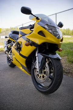 moto-amarilla_0