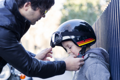 Niños en moto: con mucho