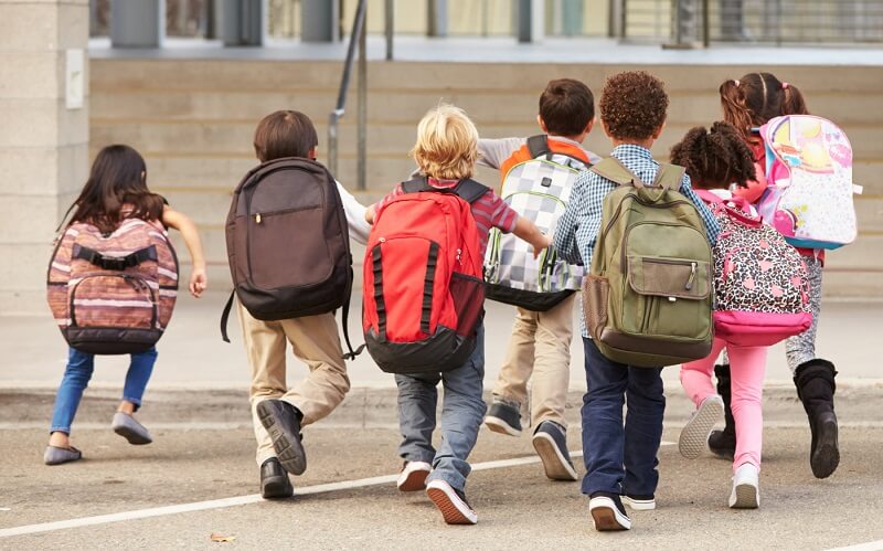 Mochilas escolares, un peso a vigilar para la salud infantil