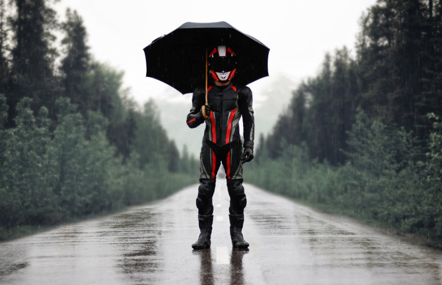 Conducir motos con lluvia