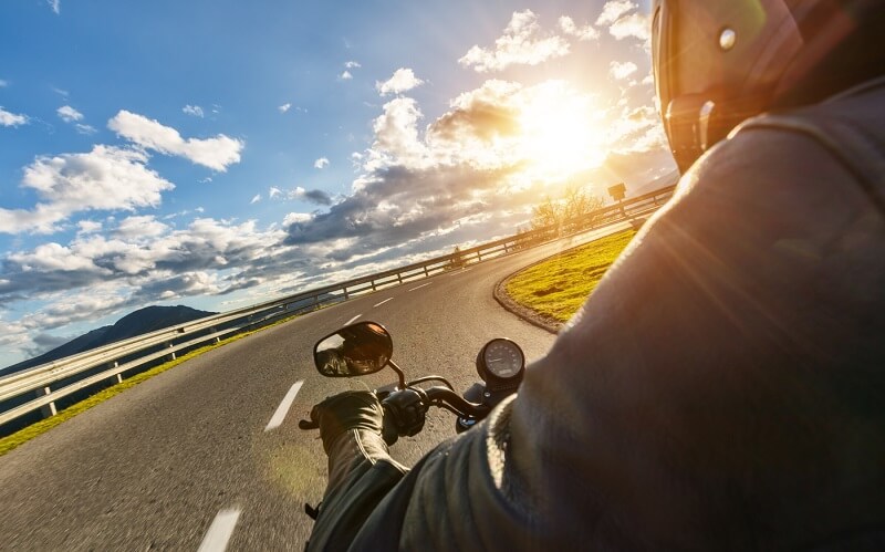 Disfrutar de la moto en verano con seguridad