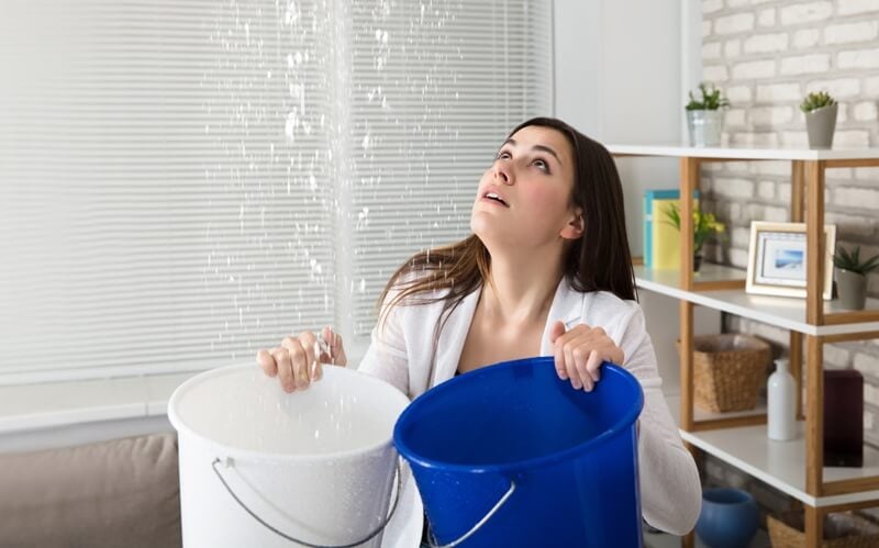 Fugas de agua y humedades en locales: el enemigo silencioso