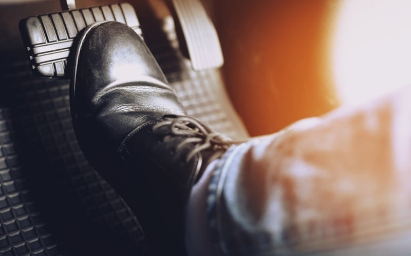 Cosas que haces mal al conducir sin darte cuenta y que desgastan el coche