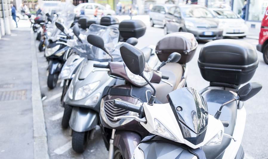 La seguridad en moto durante el verano