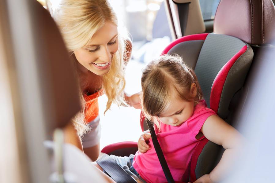 Niños seguros en el coche