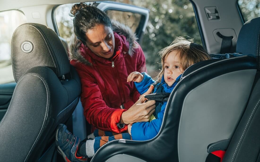 Nueva normativa para las sillas de retención infantil en los coches