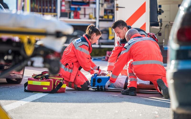Primeros auxilios tras un accidente en moto: qué hacer paso a paso